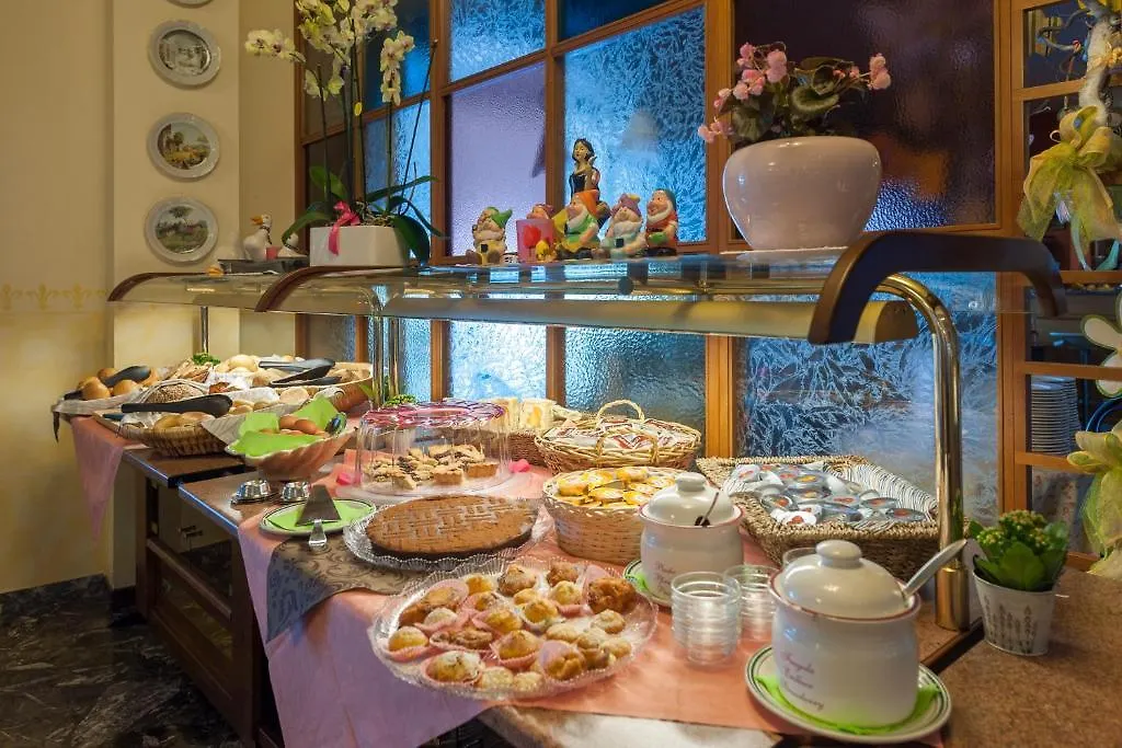 Hotel Firenze 3 Stelle Superior Brenzone sul Garda 3*,  Italy