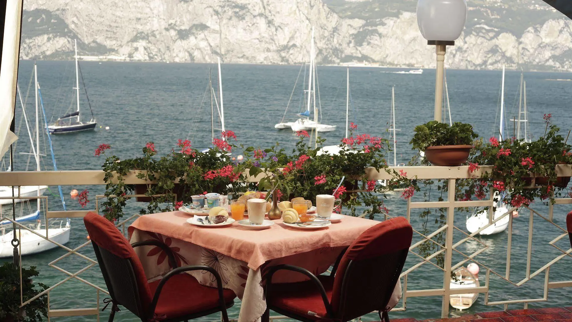 Hotel Firenze 3 S Brenzone sul Garda 3*,